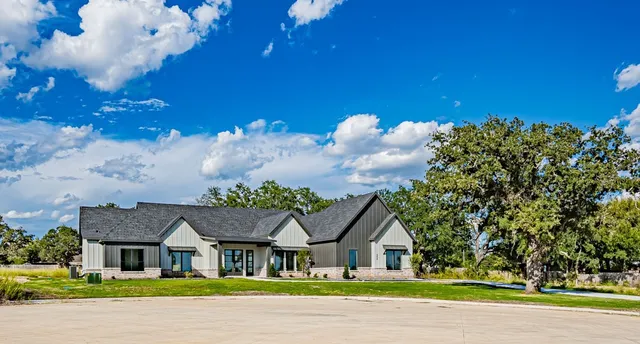 554 Helena Dr, Granbury, TX 76048