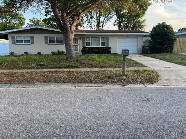 1325 Chesterfield Dr, Clearwater, FL 33756