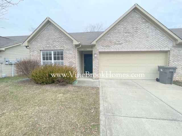 2004 Lisa Walk Dr, Indianapolis, IN 46227
