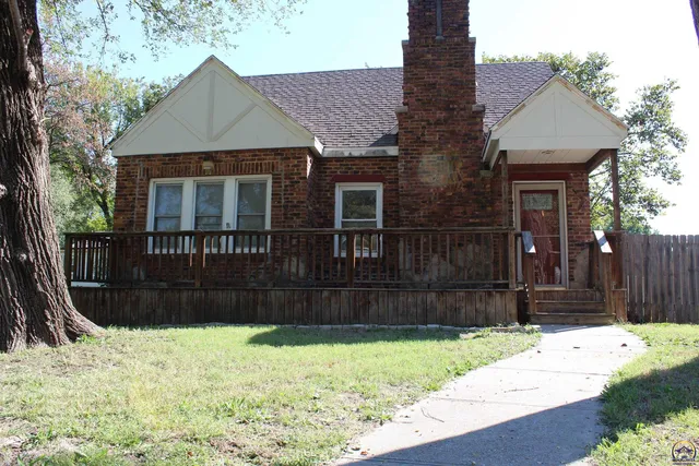 216 S  Cottonwood St, Emporia, KS 66801