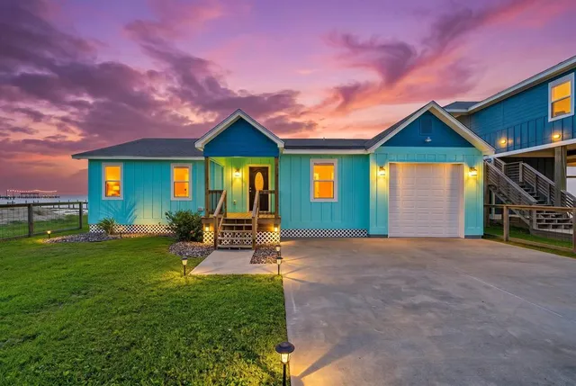 122 Dead Ends Dr, Rockport, TX 78382