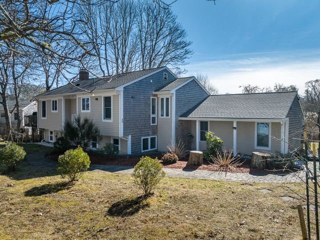 80 Old Colony Road, Hyannis, MA 02601