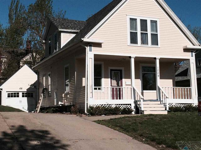 1009 S  1st Ave, Sioux Falls, SD 57105