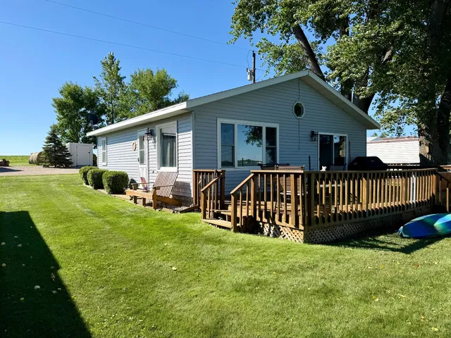 4301 S  Lakeshore Dr, Wishek, ND 58495