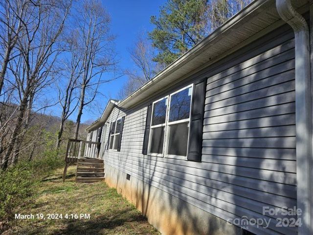 104 Walnut Dr, Leicester, NC 28748