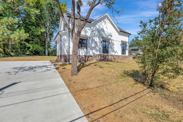 98 Caldwell Dr, Columbia, TN 38401