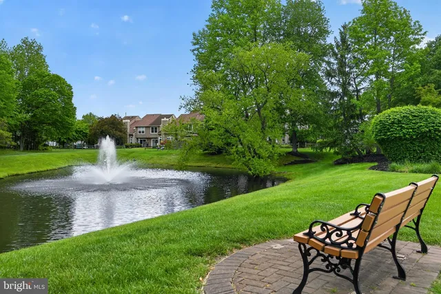 51 Kettlebrook Dr, Mount Laurel, NJ 08054