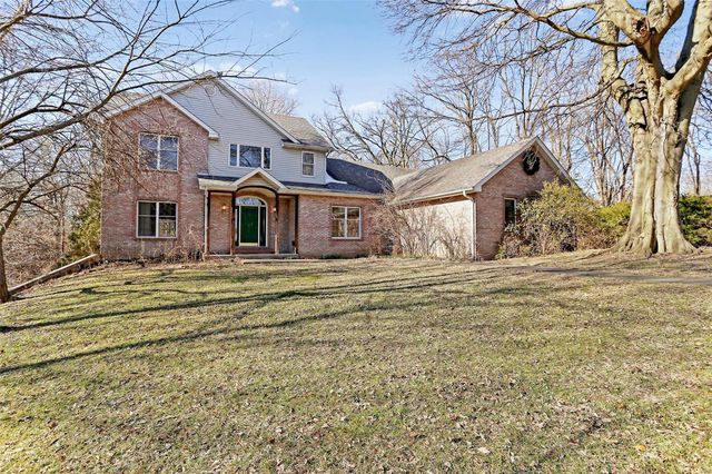 3 Hickory Dr, Maryville, IL 62062