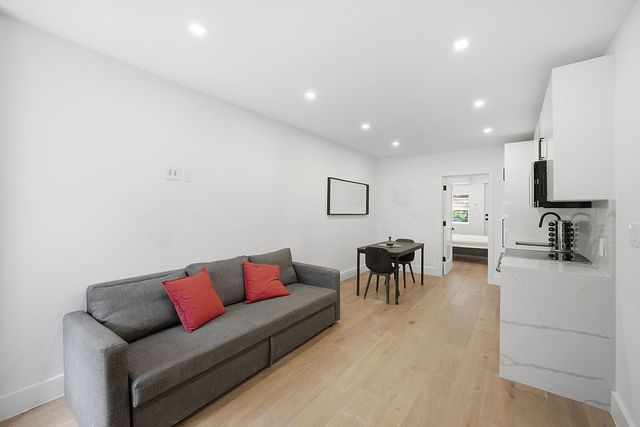 352 E  120th St, New York, NY 10035