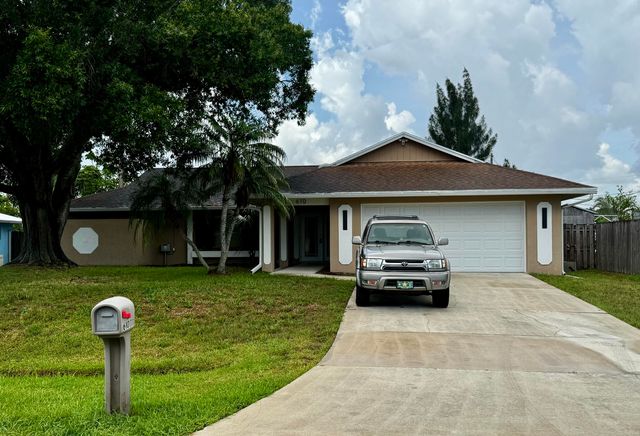 610 SE Forgal Street, Port Saint Lucie, FL 34983