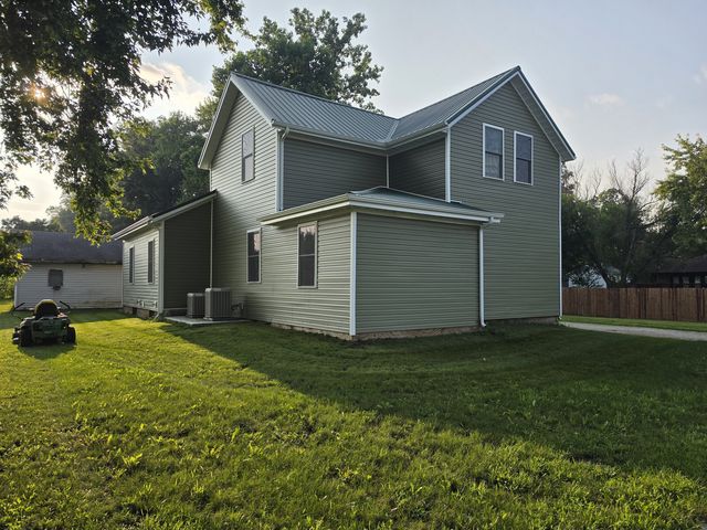312 S  Main St #B, Wolcottville, IN 46795