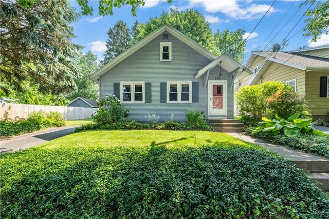 225 Dorking Rd, Rochester, NY 14610