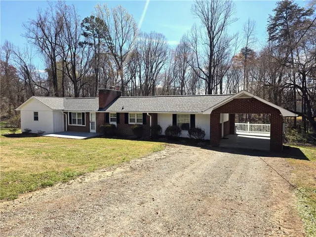 1461 Chestnut Grove Rd, King, NC 27021