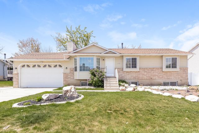 1737 N  1220 W, Clinton, UT 84015