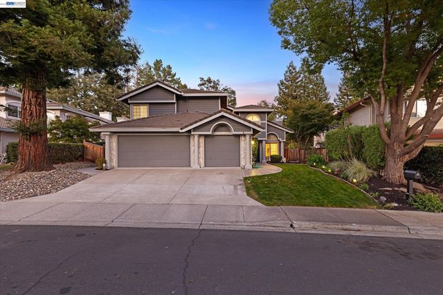749 Sweet Water Dr, Danville, CA 94506