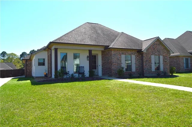 517 Feliciana Dr, Pineville, LA 71360