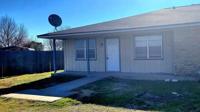 407A Maple St, Commerce, TX 75428