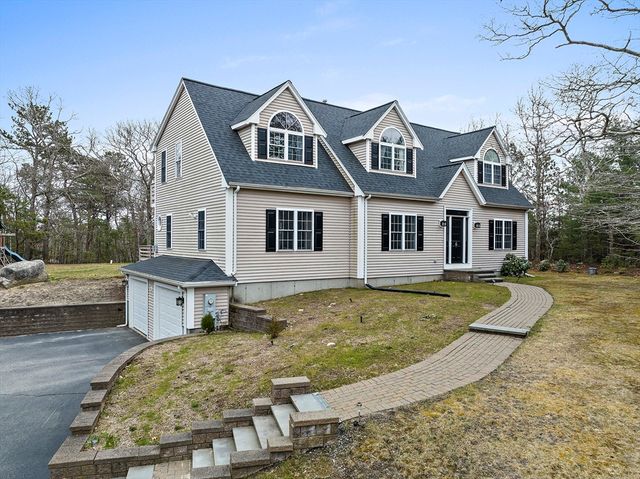 7 Pleasant Harbour Rd, Plymouth, MA 02360