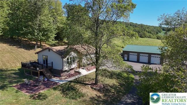 411 Golf Rd W, Tamaqua, PA 18252