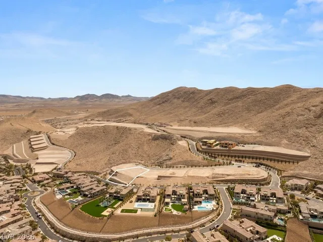 18 Mountain View Dr, Las Vegas, NV 89141