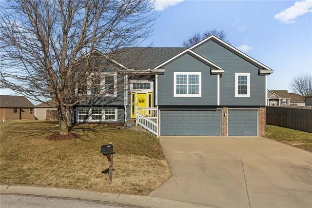 2109 NW Sweetgum Ct, Grain Valley, MO 64029