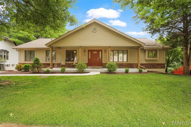 546 McBride Pointe Dr, Ballwin, MO 63011