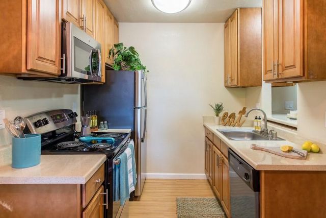 1600 Grand Ave #df49dba27, San Leandro, CA 94577