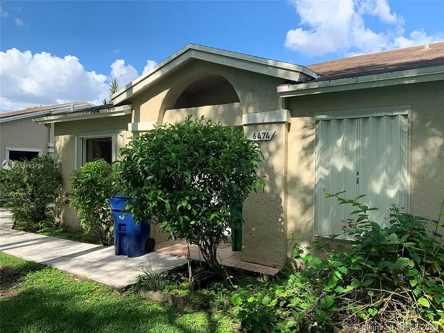 6474 SW 152nd Circle Pl #14-74, Miami, FL 33193
