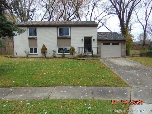 211 Lawn Court, New Albany, IN 47150