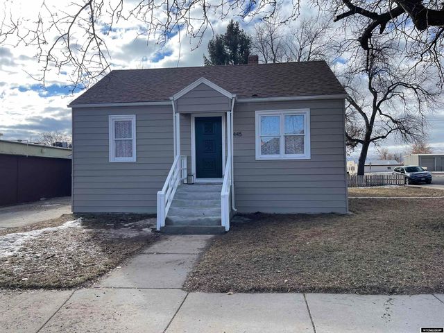 445 Park St, Thermopolis, WY 82443