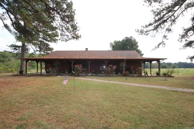 1196 Cornbridge Rd, Nashville, AR 71852
