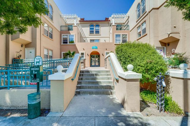 951 S  12th St #102, San Jose, CA 95112