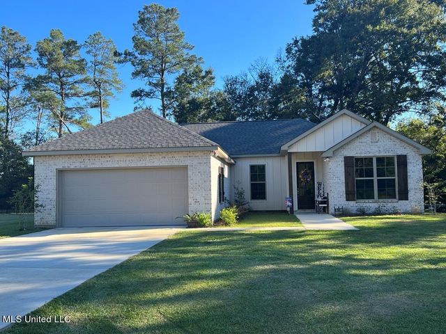 12 Knoll Creek Dr, Carriere, MS 39426