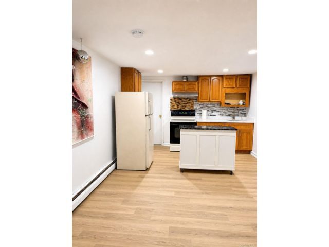 1 New Jersey St, Dix Hills, NY 11746