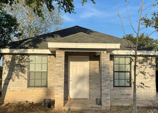 1156 Adams St, Mission, TX 78572