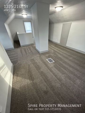 1225 21st St, Des Moines, IA 50311