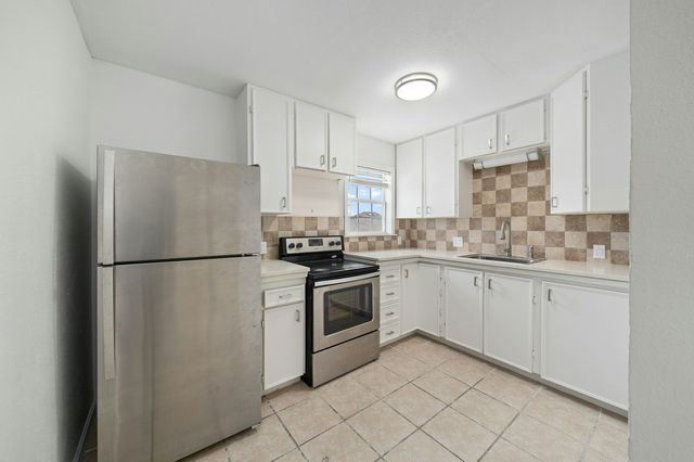 215 S  11th St #2, Aransas Pass, TX 78336