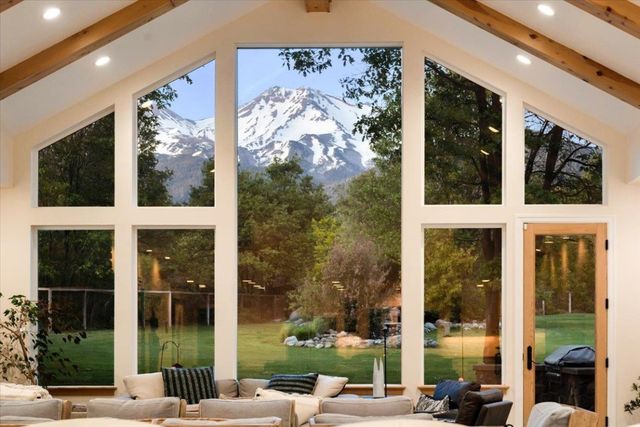 1395 Northridge Dr, Mount Shasta, CA 96067