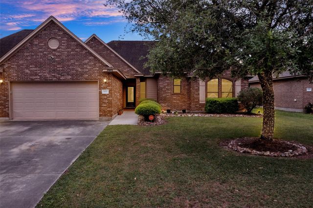 1432 S  Bluebonnet Ln, Angleton, TX 77515