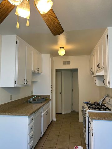 21340 Parthenia St #212, Canoga Park, CA 91304