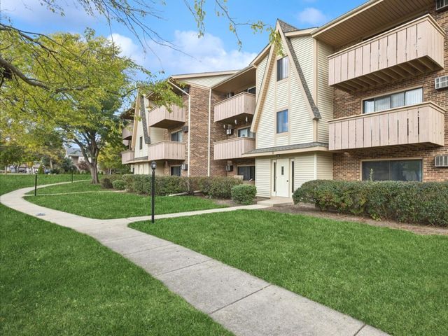 11 Echo Ct #12, Vernon Hills, IL 60061