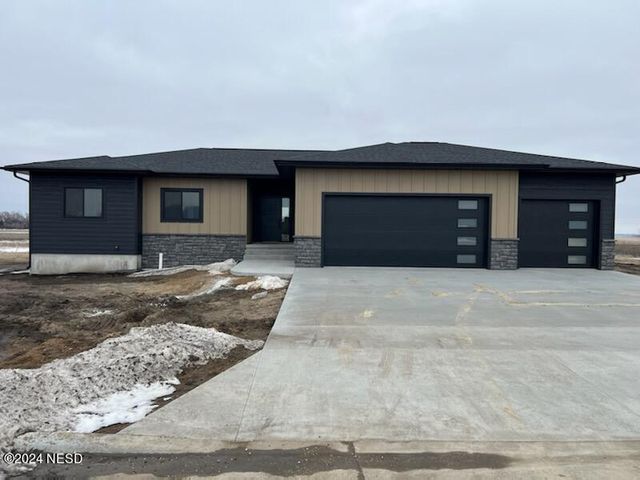 515 Rylie Dr, Watertown, SD 57201