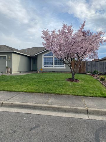 2462 Saint James Way, Central Pt, OR 97502