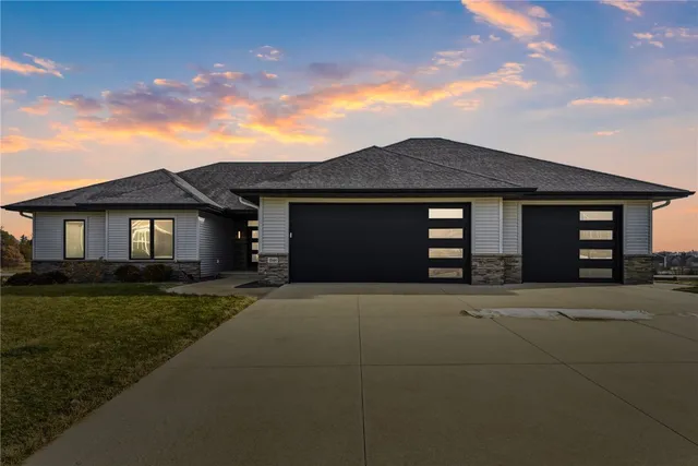 1044 Tramore Ct, Marion, IA 52302
