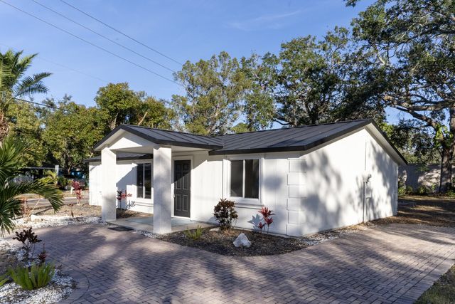 1395 Davis Rd, Dunedin, FL 34698