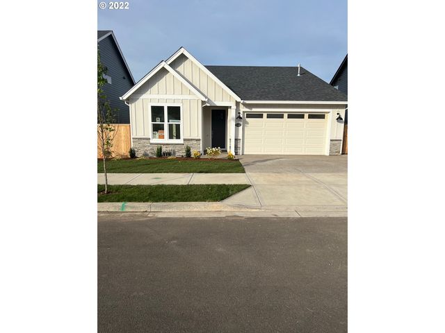 242 SW 18th Ave, Canby, OR 97013