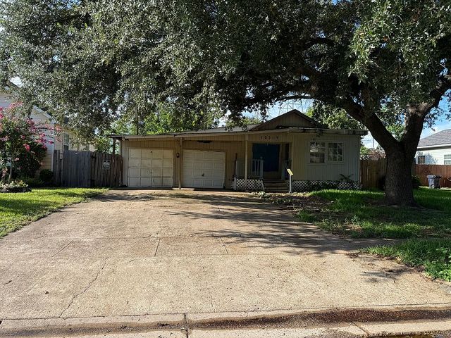 10514 Norton Dr, Houston, TX 77043