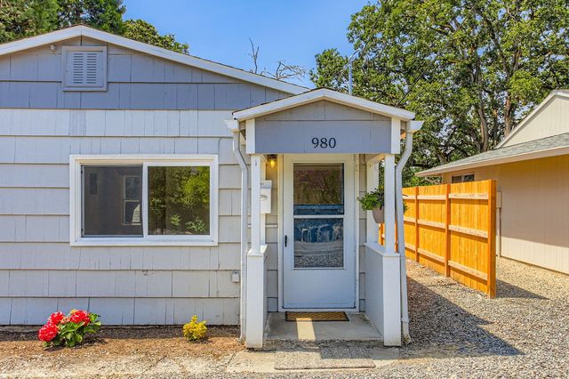 980 Beatrice Ave, Gladstone, OR 97027