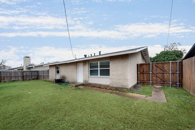 12051 High Meadow Dr, Dallas, TX 75234