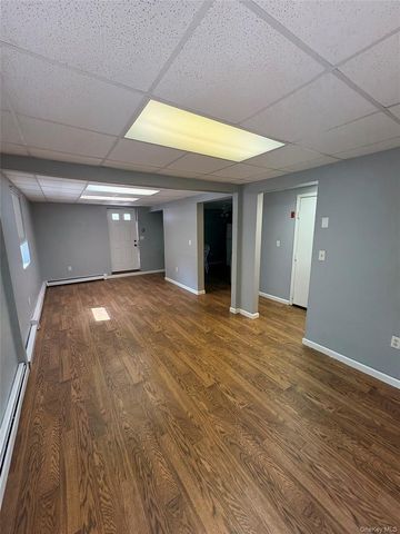 6 Wadsworth Ave, Coram, NY 11727